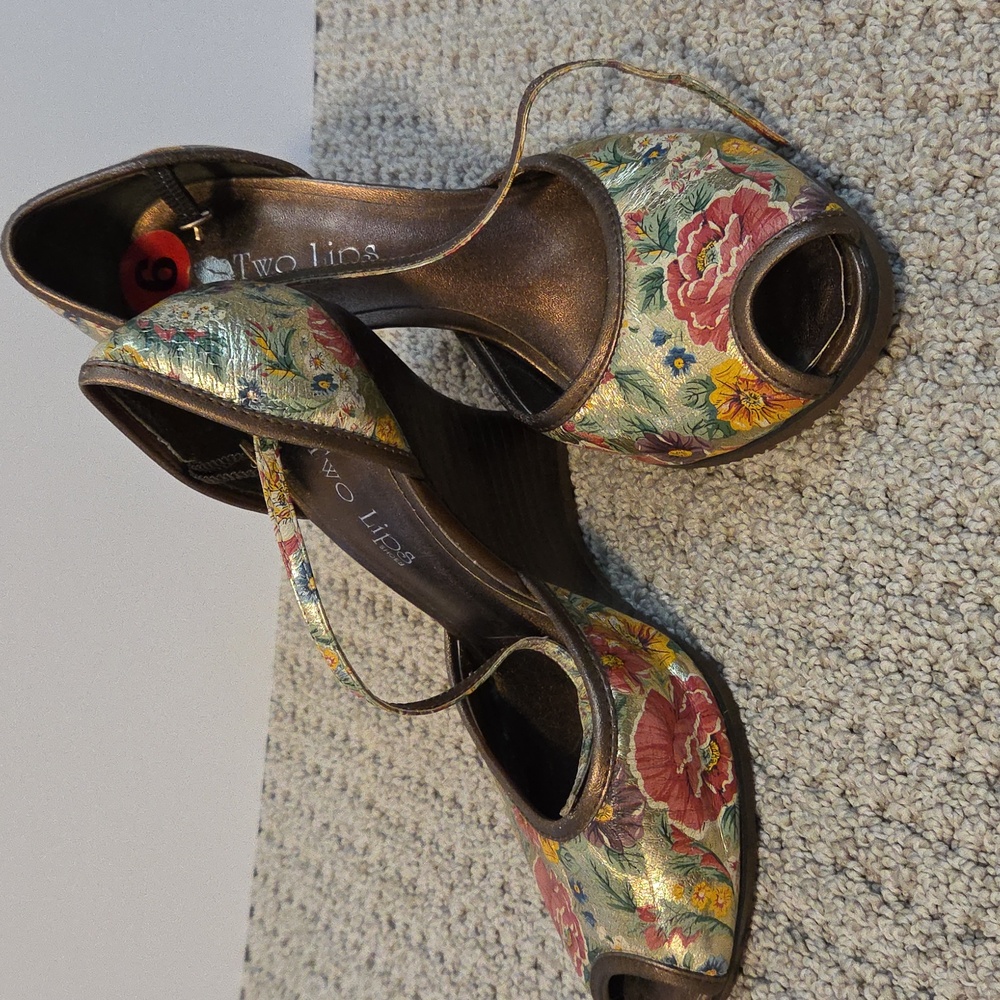 Two Lips Brown Wedges